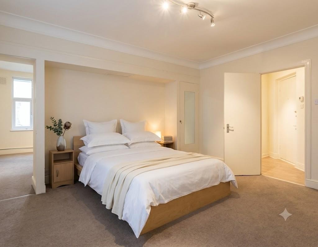Main image of property: The Broadway, Mill Hill, NW7