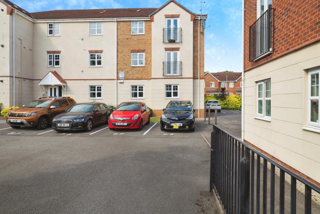 2-bed flat on Greenwood Gardens, Nottingham, Nottinghamshire, NG8, £135,000