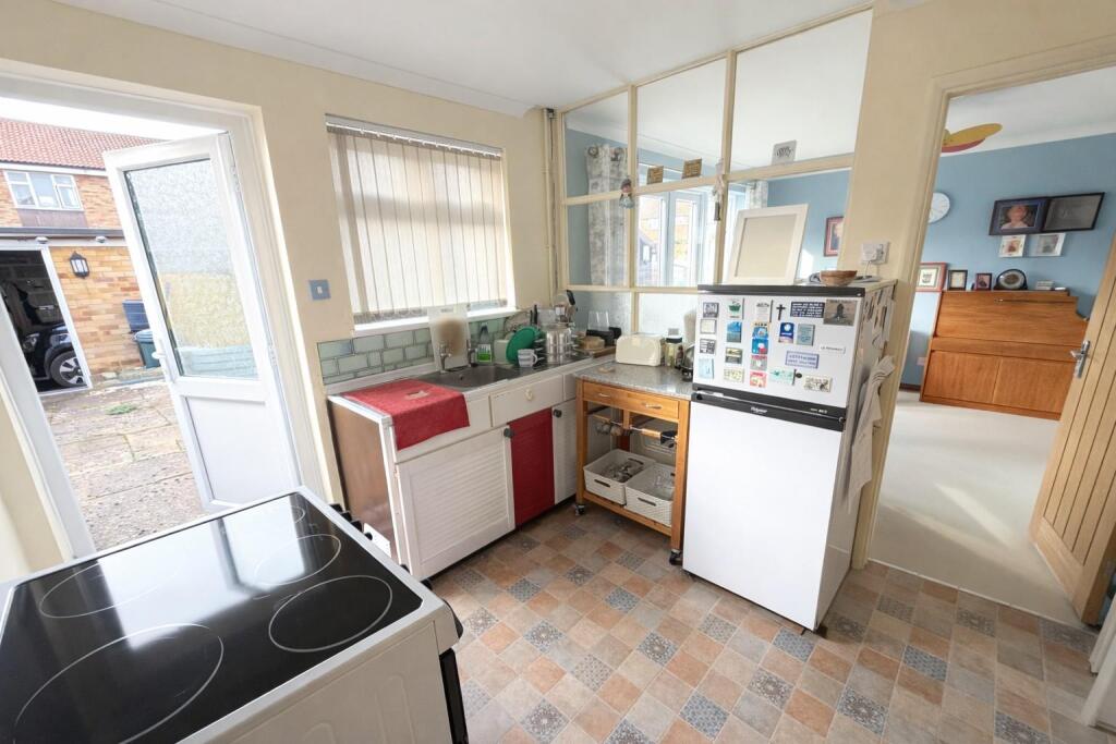 Shenton Close, Swindon photo 4