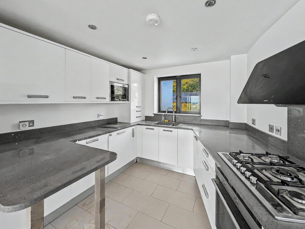 Apartment in Sandgate, Golden Valley - More