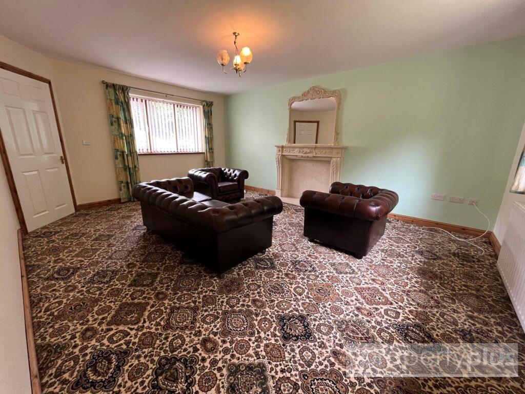 Tylcha Wen Close, Tonyrefail, Rhondda Cynon Taff, CF39 photo 3