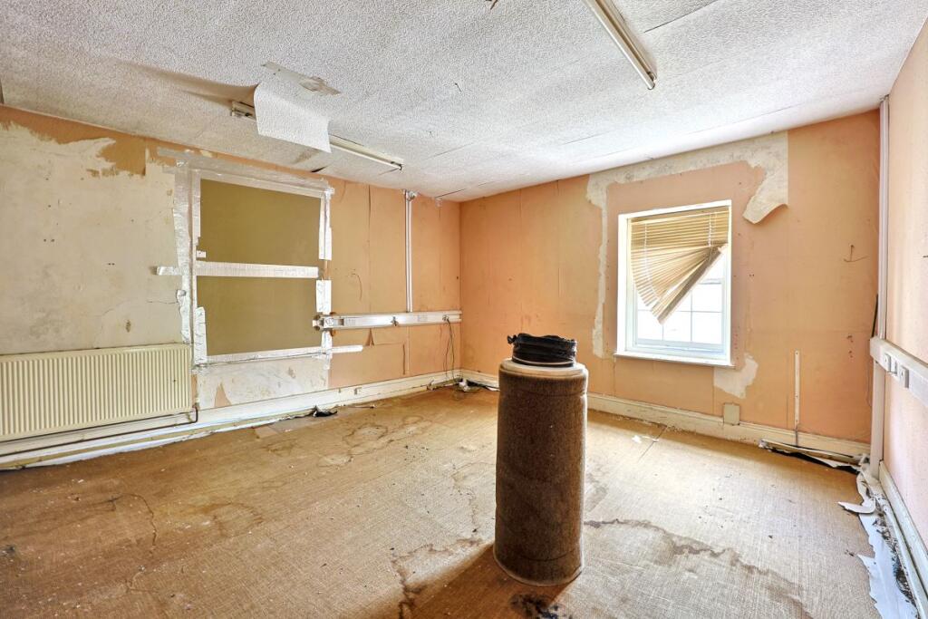 House in Carmarthen, Johnstown - View 3