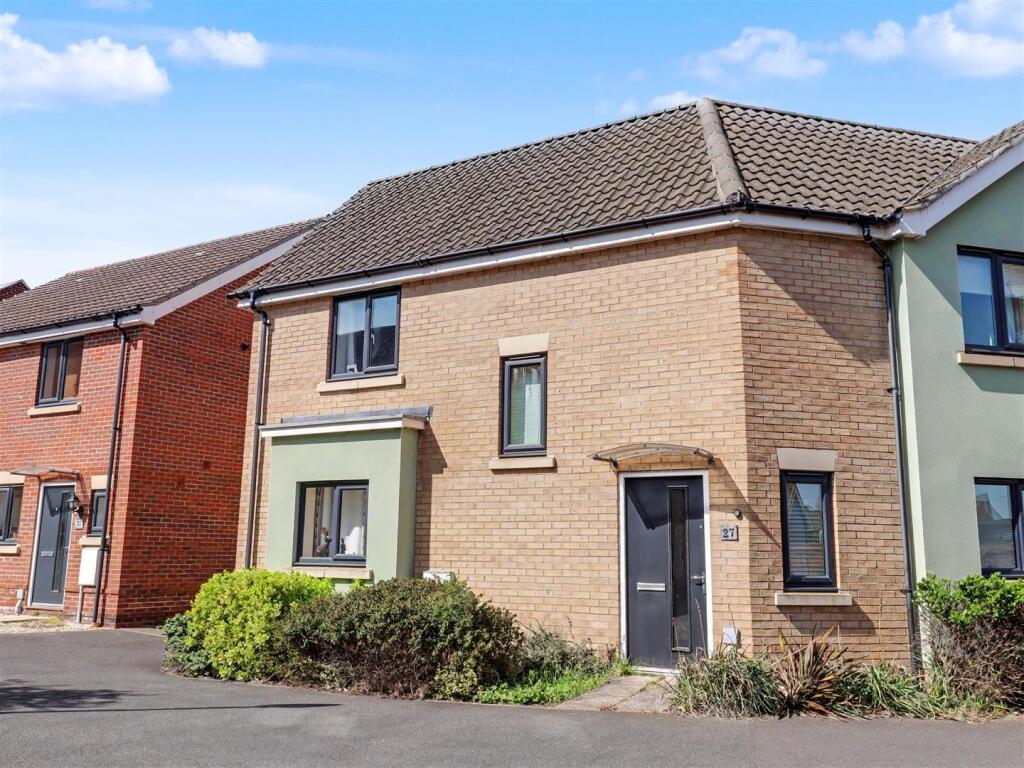 3-bed semi-detached on Ron Hill Road, Costessey, Norwich, £250,000