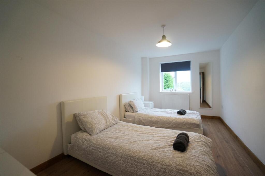 Apartment in Bangor, Glanadda - More