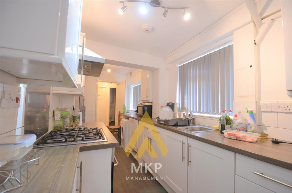5 bedroom terraced house for rent