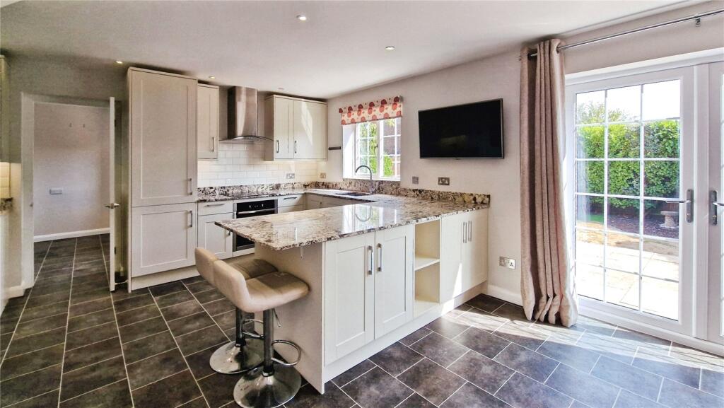 House in Binfield, Bracknell Forest - View 4