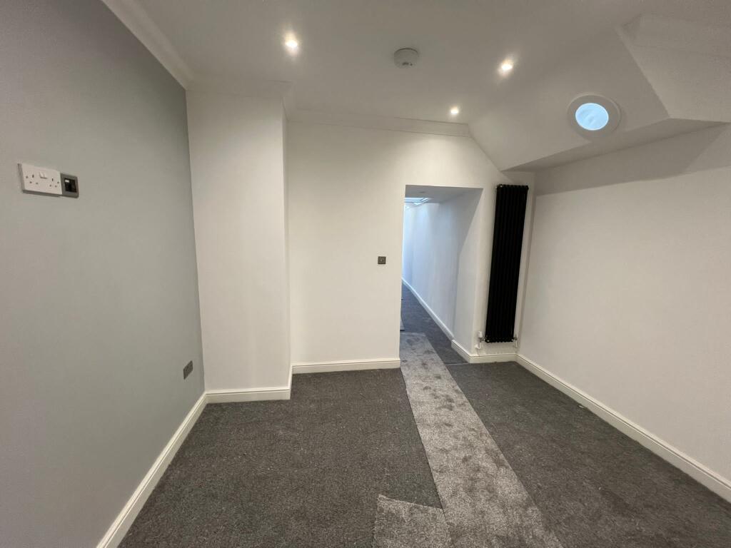 Apartment in Cardiff, Canton - View 3