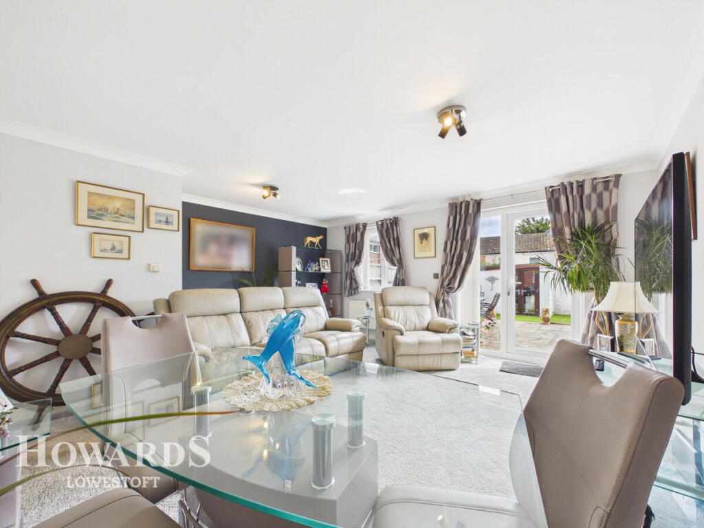 House in East Suffolk, Oulton Broad - More