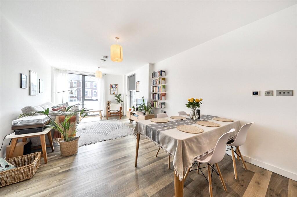 Apartment in London - View 3