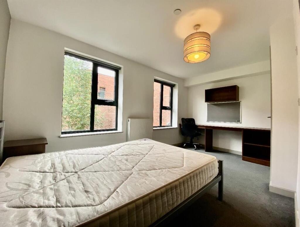 Main image of property: One ensuite bedroom in a 5 bed house share - Dun Fields, Sheffield, S3 - ALL BILLS INCLUDED!