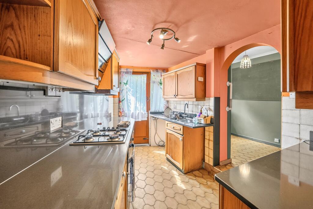 House in Sutton - View 5