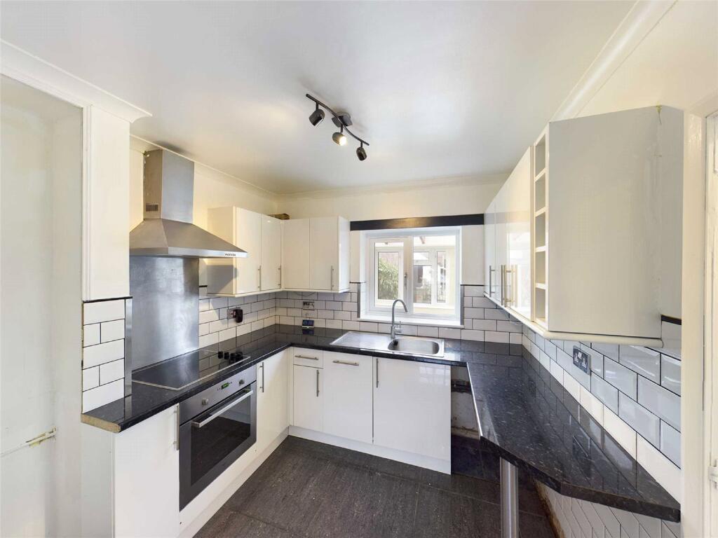 Moors Avenue, Cheltenham, Gloucestershire, GL51 photo 3