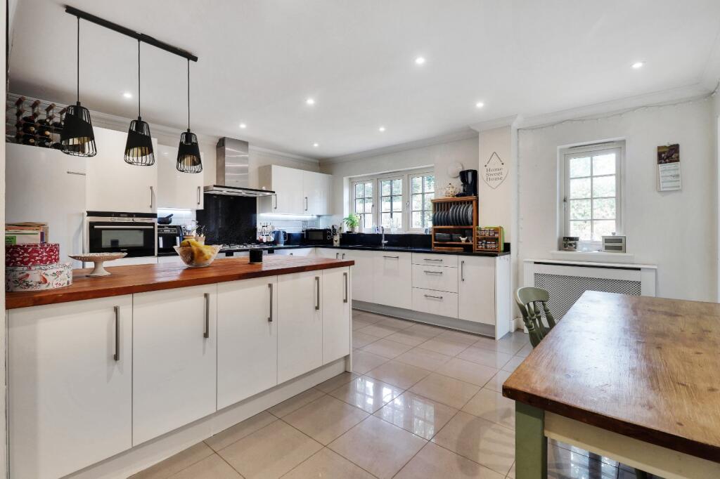House in Rother, Etchingham - More
