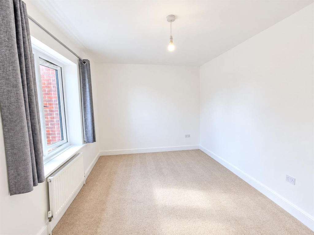 House in Gosport, Lee-on-the-Solent - More