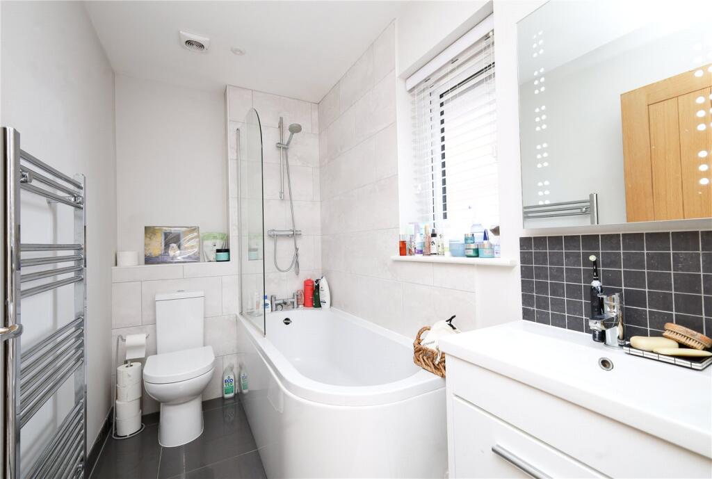 Apartment in Waverley, Haslemere - More
