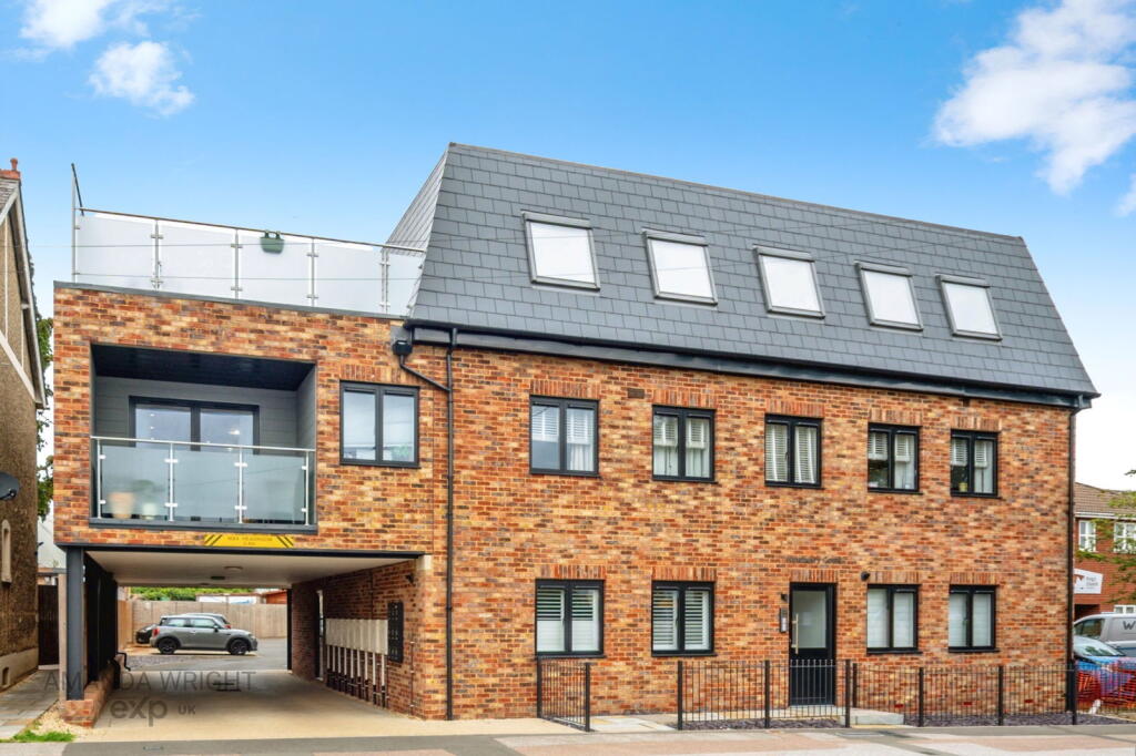 2-bed flat on Kings Road, Flitwick, Bedford, Bedfordshire, MK45, £300,000