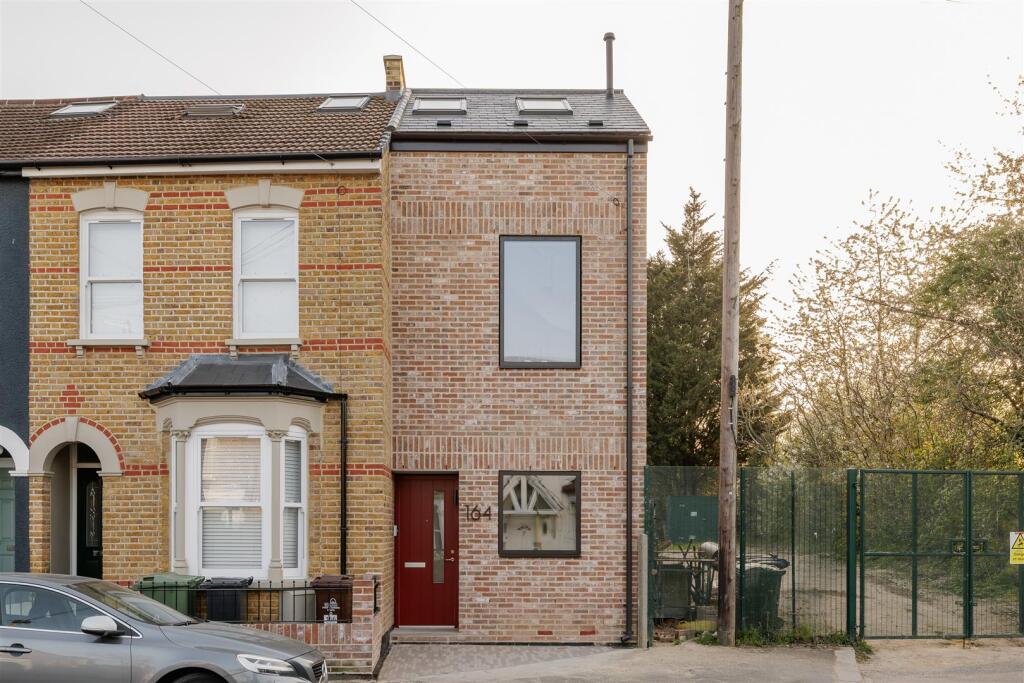 Main image of property: Shernhall Street, London