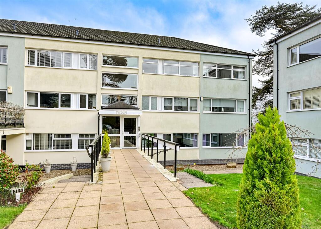 2-bed flat on 15 Wightwick Court, Wightwick, Wolverhampton, WV6 8HF, £224,950