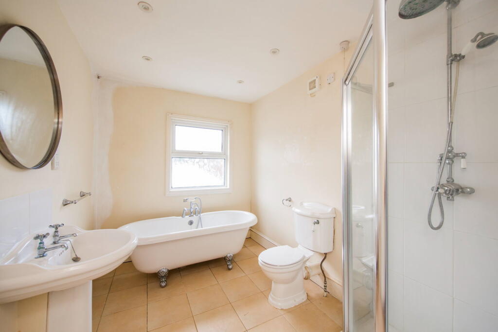 House in Tunbridge Wells, High Brooms, Southborough - View 5