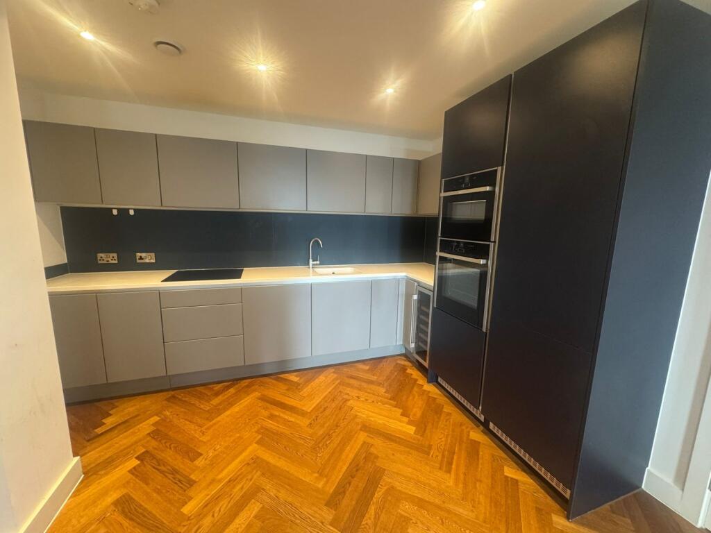 Apartment in Manchester, City Centre - View 4