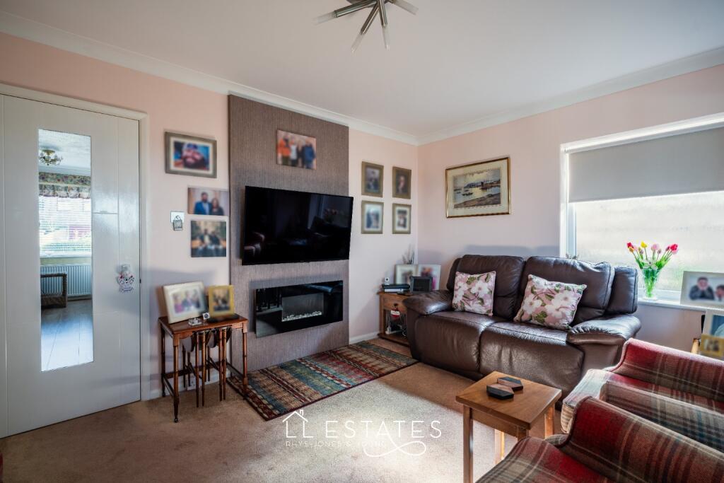 The Avenue, Prestatyn, LL19 9RE photo 4