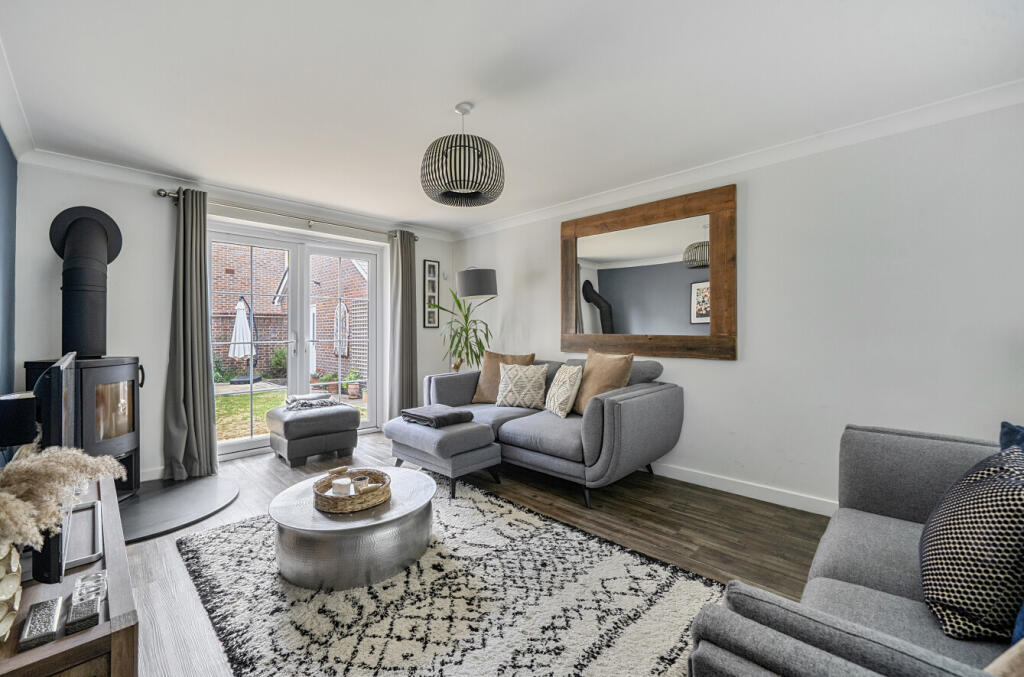House in Binfield, Temple Park - View 4