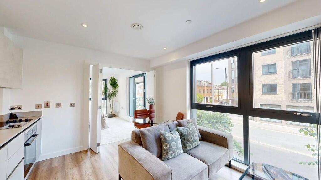 Apartment in Slough - View 4