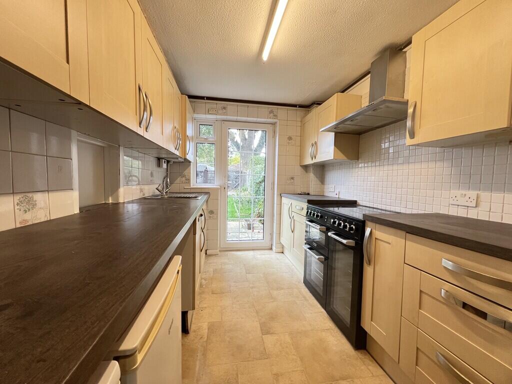 House in Horsham, Broadbridge Heath - More