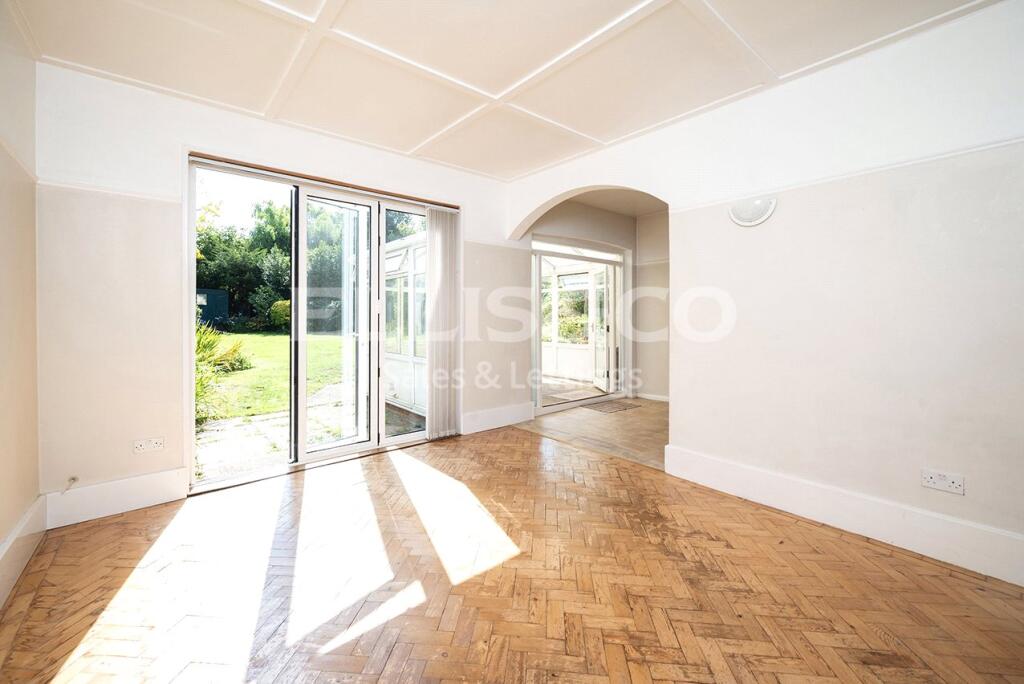 Brockenhurst Gardens, Mill Hill, London, NW7 photo 2