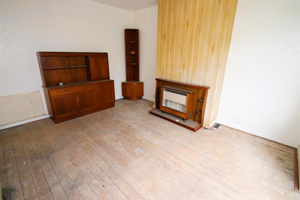 House in Sandwell, The Knowle - More