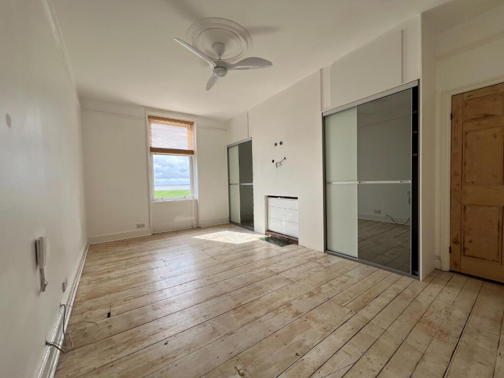 Flat 2, 4A Central Beach  photo 4
