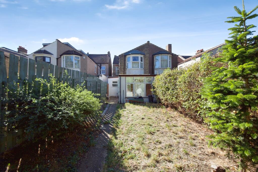 Apartment in Ilford - View 3