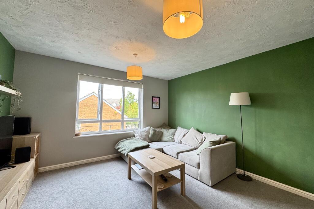 Apartment in Fareham, Whiteley - View 5