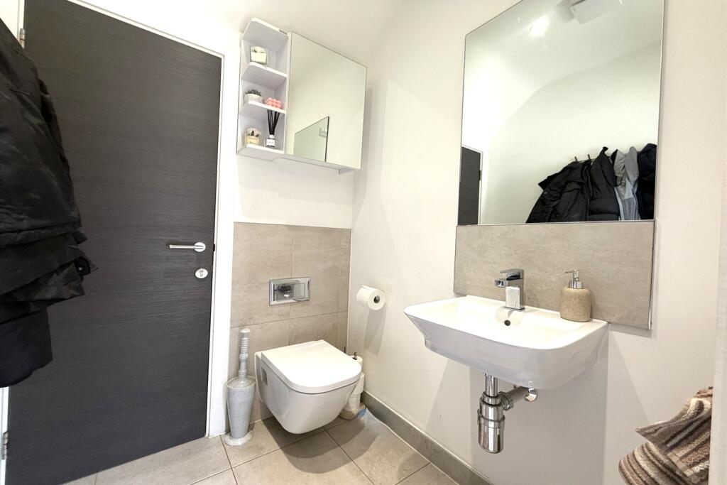 House in Waltham Cross, Churchgate - View 5
