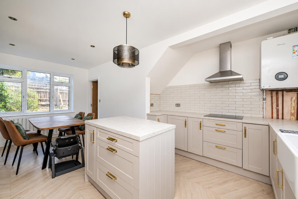 House in Hemel Hempstead, High Wycombe Community Board - View 4