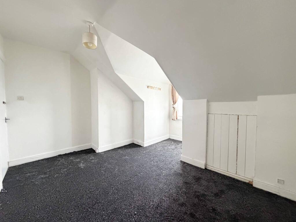 House in Leeds, Wiring Field, Armley - View 5