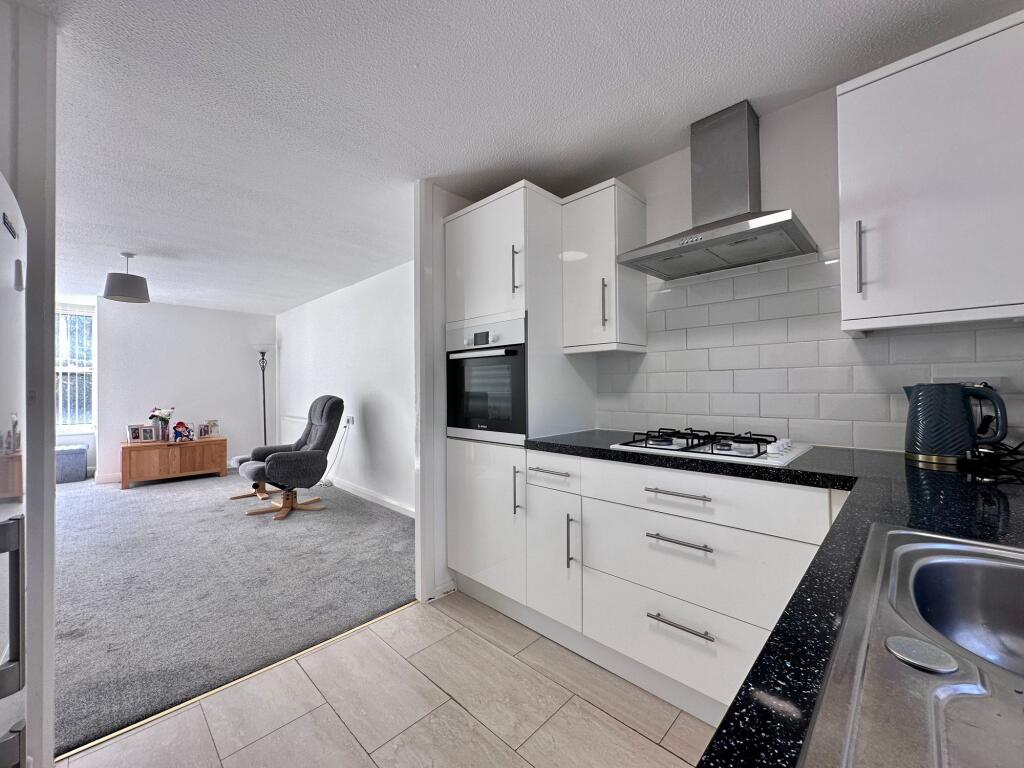 Apartment in Southend-on-Sea - More