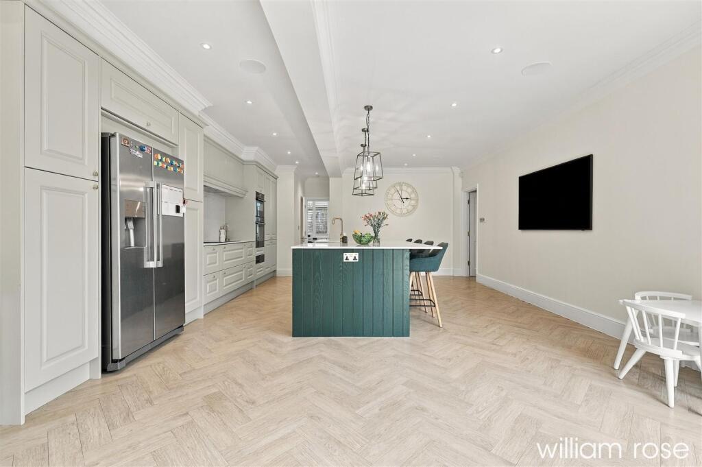 House in Ilford - More