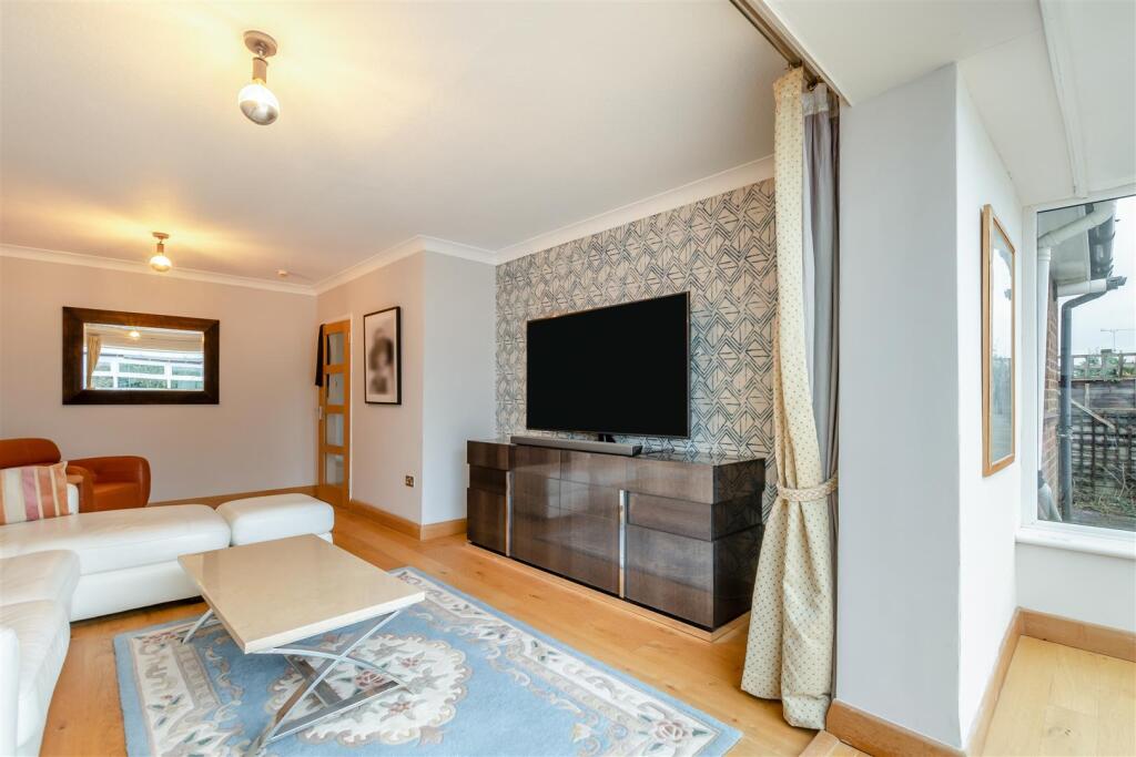 House in Maidstone, Loose - More