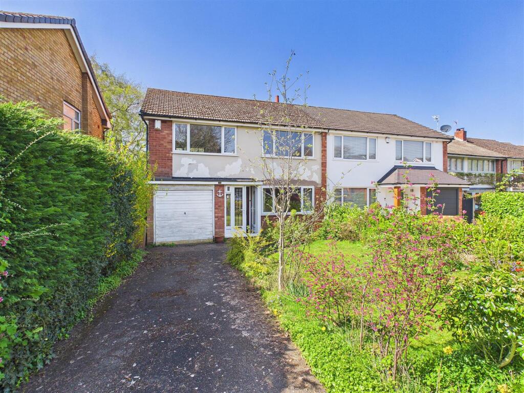 3-bed semi-detached on Richard Cooper Road, Lichfield, £325,000