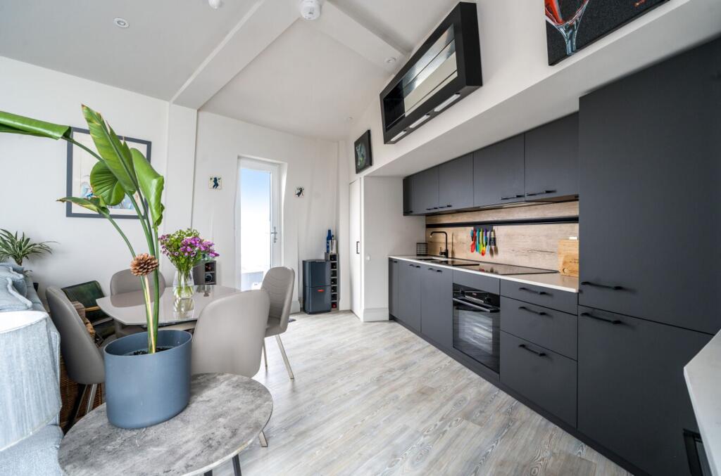 Apartment in Portsmouth - View 4