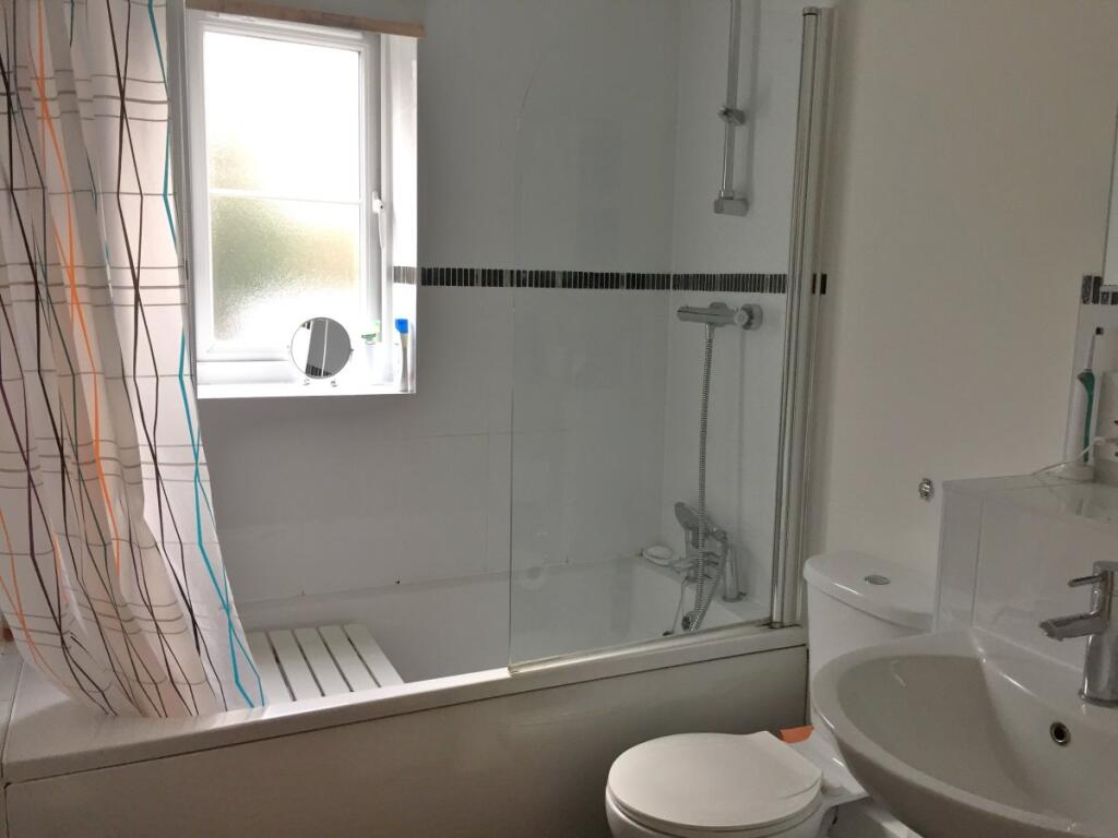 Apartment in Romford - More