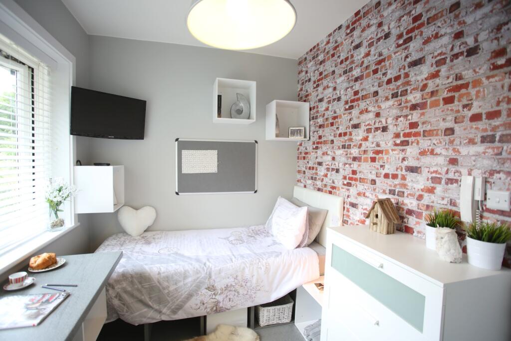 Main image of property: Studio 4, 44 London Road, Luton, Bedfordshire, LU1 3UQ