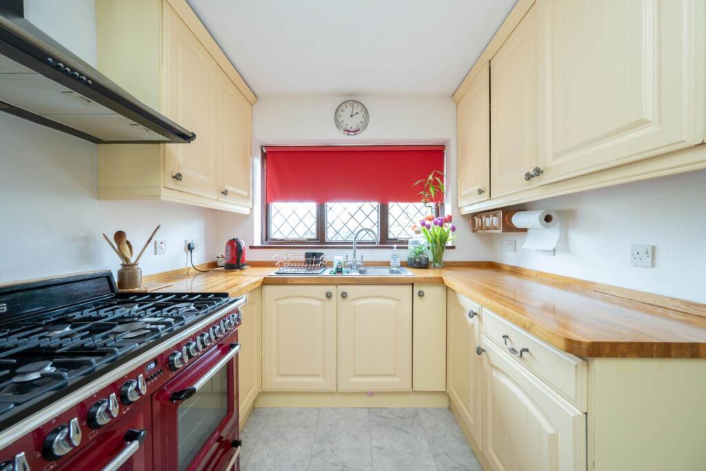 House in Horsham, Broadbridge Heath - View 5