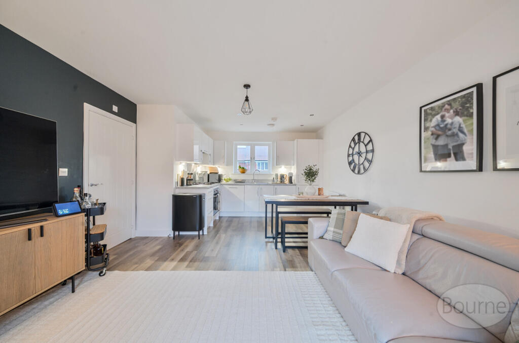 Callingham Close, Guildford, Surrey, GU3 photo 4
