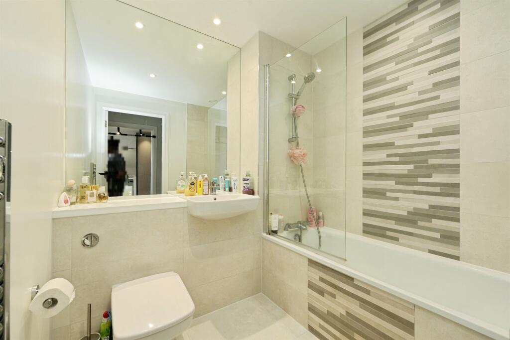 Apartment in London - View 5