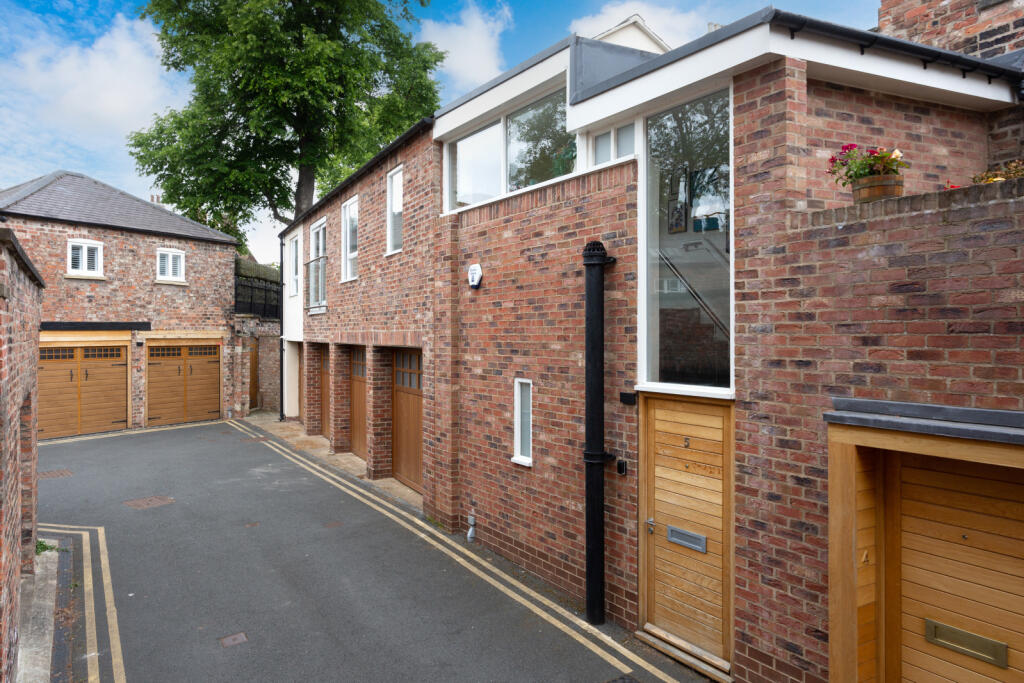 Apartment in York - View 2