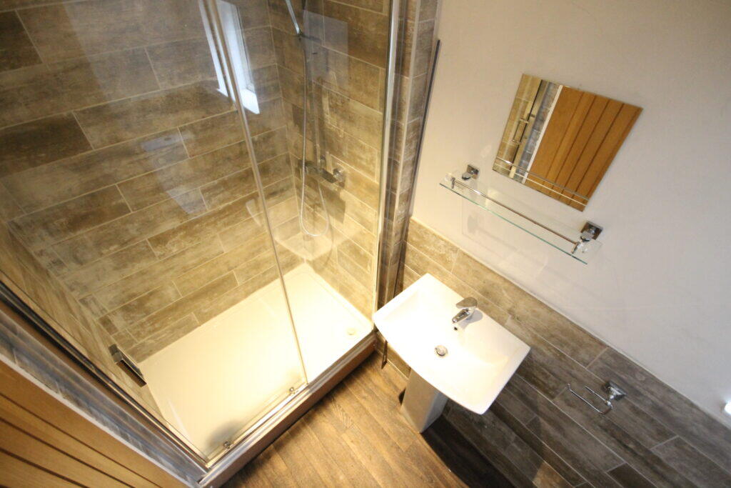 7 bedroom semi-detached house for rent