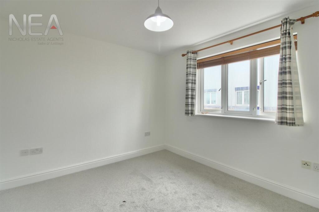 Apartment in Reading - View 4