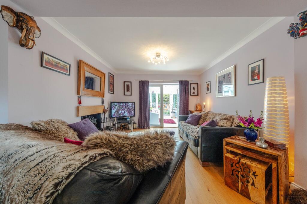 House in Pilning, Marsh Common - More
